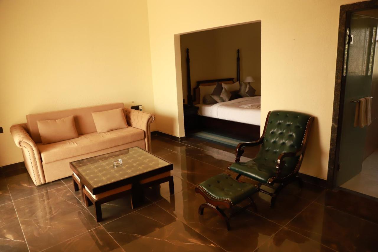 Hotel The Pench International Khawāsa Esterno foto