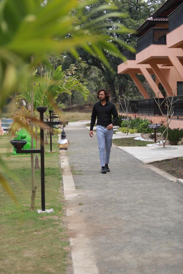 Hotel The Pench International Khawāsa Esterno foto