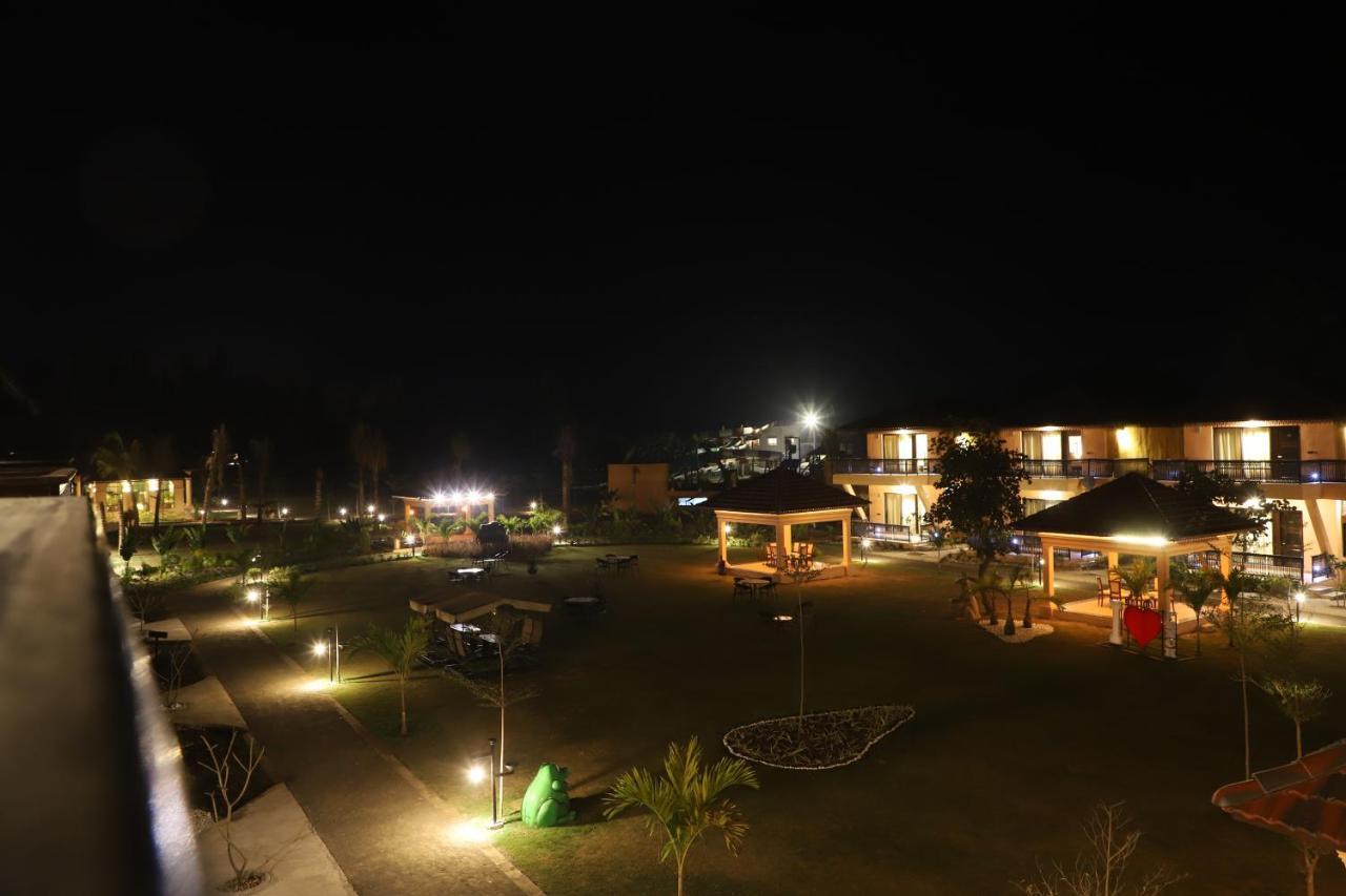 Hotel The Pench International Khawāsa Esterno foto